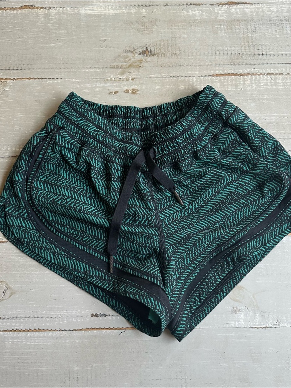 Lululemon Make A Move Shorts – Hunter Green/Black – Size 4